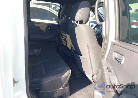 2022 Nissan Frontier Pro-4X 4X4 z USA, uszkodzony, nr VIN 1N6ED1EK7NN617297